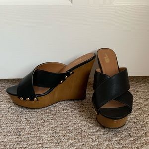 Black sandal wedges with wooden heel